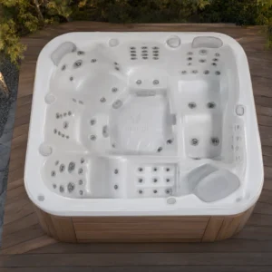 Jacuzzi CRESCENT 850A w polskim ogrodzie