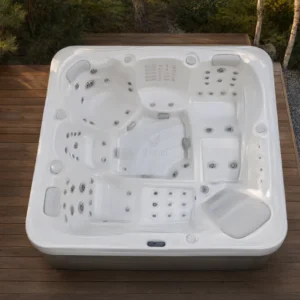 Jacuzzi CRESCENT 850B w polskim ogrodzie