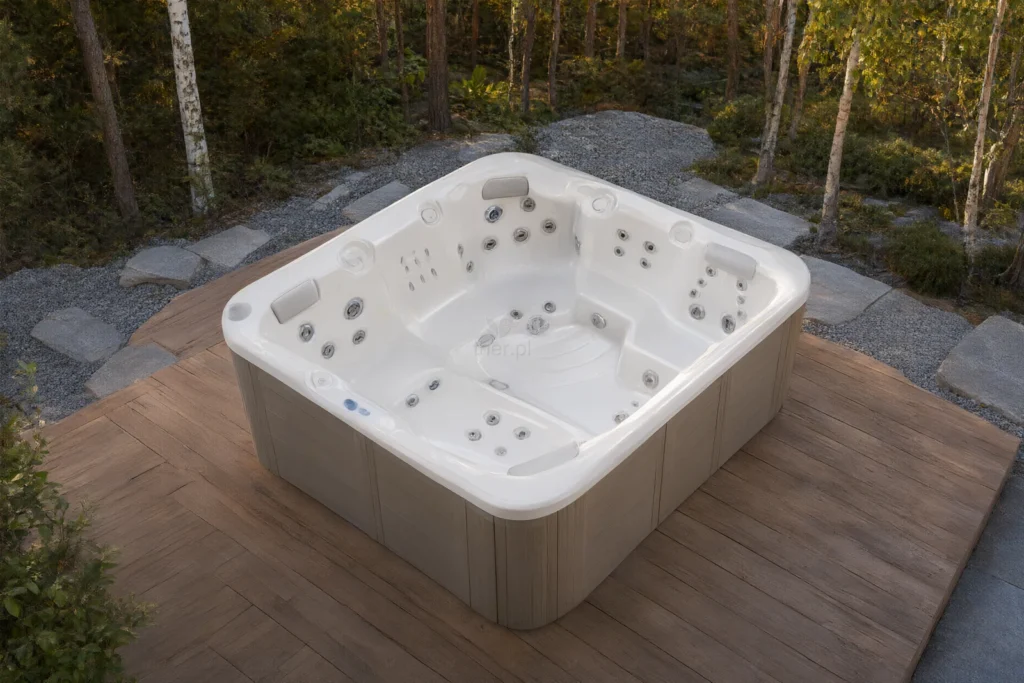 Jacuzzi CRESCENT 890 w polskim ogrodzie