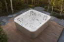 Jacuzzi CRESCENT 890 w polskim ogrodzie