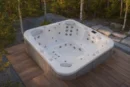 Hot tub VIRTUS 680 in a Polish garden