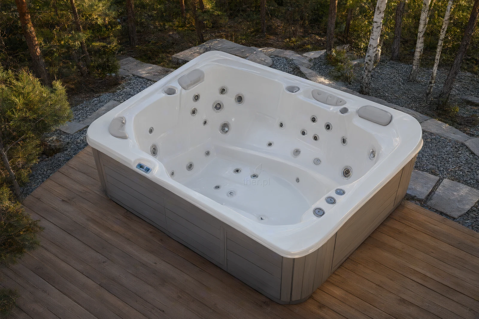 Hot tub VIRTUS 690 in a Polish garden