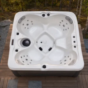 Jacuzzi KAYAK 630 w polskim ogrodzie