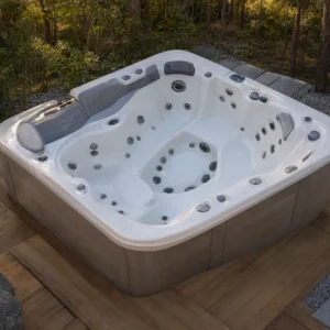 Jacuzzi KAYAK 820 w polskim ogrodzie