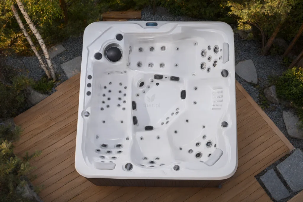 Jacuzzi KAYAK 860 w polskim ogrodzie