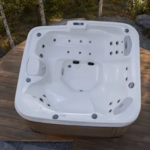 Jacuzzi NOVA 600 w polskim ogrodzie