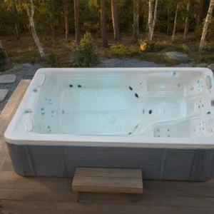 Swim spa Ther Swim 500 w polskim ogrodzie